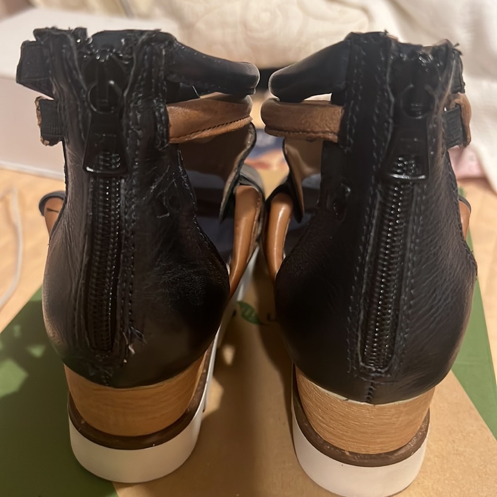 Sandals - Picture 2 of 4